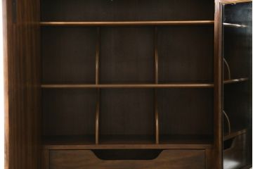 中古　美品　希少モデル　DREXEL HERITAGE(ドレクセルヘリテイジ)　Cameo Classics(キャメオクラシックス)　曲線的なデザインが優美な雰囲気を醸し出すキャビネット(収納棚、戸棚、ワードローブ)(R-058848)