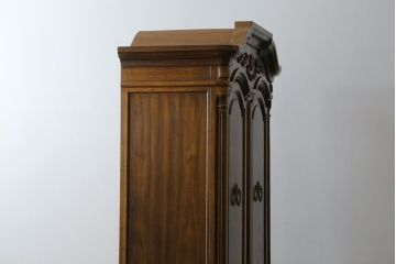 中古　美品　希少モデル　DREXEL HERITAGE(ドレクセルヘリテイジ)　Cameo Classics(キャメオクラシックス)　曲線的なデザインが優美な雰囲気を醸し出すキャビネット(収納棚、戸棚、ワードローブ)(R-058848)