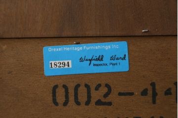中古　美品　希少モデル　DREXEL HERITAGE(ドレクセルヘリテイジ)　Cameo Classics(キャメオクラシックス)　曲線的なデザインが優美な雰囲気を醸し出すキャビネット(収納棚、戸棚、ワードローブ)(R-058848)