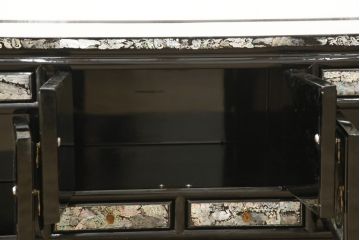 中古　美品　高級品　韓国民芸家具　圧巻!　繊細な螺鈿(ラデン)細工が美しく描かれたローボード(テレビ台、収納棚、戸棚、リビングボード)(R-058851)