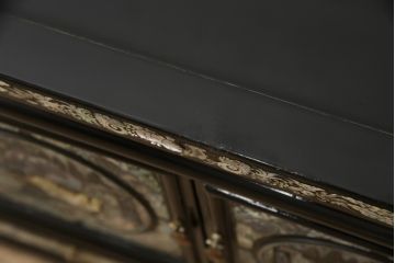 中古　美品　高級品　韓国民芸家具　圧巻!　繊細な螺鈿(ラデン)細工が美しく描かれたローボード(テレビ台、収納棚、戸棚、リビングボード)(R-058851)