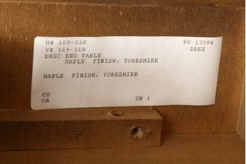 中古　DREXEL HERITAGE(ドレクセルヘリテイジ)　引き出せる作業台が付いたサイドテーブル(ナイトテーブル、エンドテーブル)(R-058852)