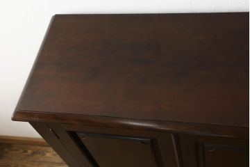 中古　松本民芸家具　凝ったデザインの幕板とクラシカルな佇まいが魅力の下駄箱(靴箱、収納棚、戸棚、サイドキャビネット)(R-058853)