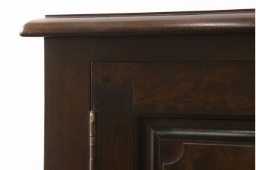 中古　松本民芸家具　凝ったデザインの幕板とクラシカルな佇まいが魅力の下駄箱(靴箱、収納棚、戸棚、サイドキャビネット)(R-058853)