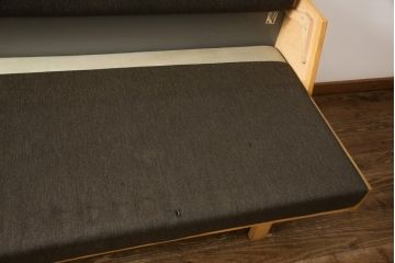 北欧ビンテージ　ビーチ材　デンマーク製　GETAMA(ゲタマ)　Hans J Wegner(ハンス・J・ウェグナー)　GE258　機能性抜群のデイベッド(ソファベッド、3人掛けソファ、ヴィンテージ)(R-058859)