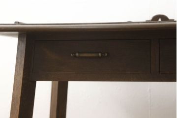 和製ビンテージ　神戸洋家具　永田良介商店　天板上の装飾が特徴的なデスク(ワークデスク、在宅用、在宅ワーク、ヴィンテージ)(R-058860)