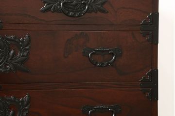中古　美品　仙台箪笥　漆塗りの品のある佇まいが美しい衣装箪笥(定価約39万円)(引き出し、チェスト、和たんす)(R-058864)(仙台民芸箪笥 欅産業)