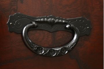 中古　美品　仙台箪笥　漆塗りの品のある佇まいが美しい衣装箪笥(定価約39万円)(引き出し、チェスト、和たんす)(R-058864)(仙台民芸箪笥 欅産業)