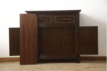 中古　美品　松本民芸家具　クラシカルな雰囲気とモダンなデザインが魅力のリード型サイドボード(サイドキャビネット、収納棚、戸棚)(定価約59万円)(R-058867)