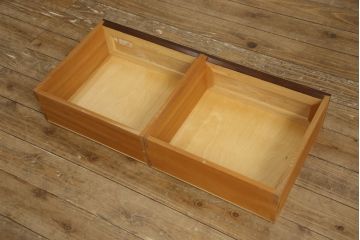 中古　美品　松本民芸家具　クラシカルな雰囲気とモダンなデザインが魅力のリード型サイドボード(サイドキャビネット、収納棚、戸棚)(定価約59万円)(R-058867)