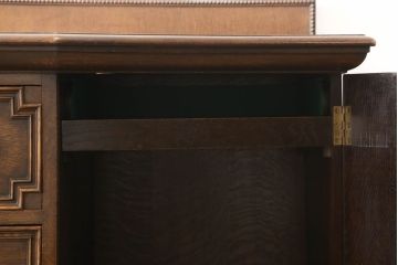アンティーク家具　オーク材　凝った作りの上手物!　クラシカルなサイドボード(収納棚、キャビネット、戸棚)(R-058868)