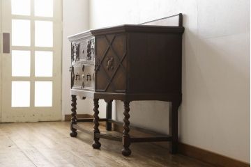 アンティーク家具　オーク材　凝った作りの上手物!　クラシカルなサイドボード(収納棚、キャビネット、戸棚)(R-058868)