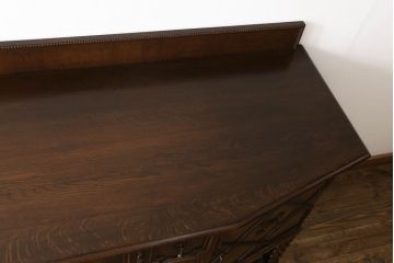 アンティーク家具　オーク材　凝った作りの上手物!　クラシカルなサイドボード(収納棚、キャビネット、戸棚)(R-058868)