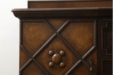 アンティーク家具　オーク材　凝った作りの上手物!　クラシカルなサイドボード(収納棚、キャビネット、戸棚)(R-058868)