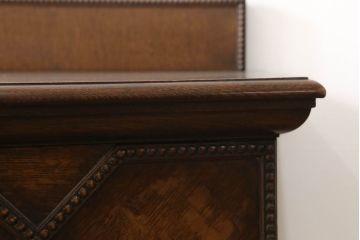アンティーク家具　オーク材　凝った作りの上手物!　クラシカルなサイドボード(収納棚、キャビネット、戸棚)(R-058868)