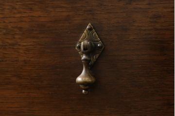 アンティーク家具　オーク材　凝った作りの上手物!　クラシカルなサイドボード(収納棚、キャビネット、戸棚)(R-058868)