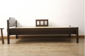 中古　美品　松本民芸家具　特注!ベッドガード付き!!　637型ベッド(タタミ)S　和モダンな空間づくりに活躍するベッド(シングル、畳)(定価約43万円)(R-058869)