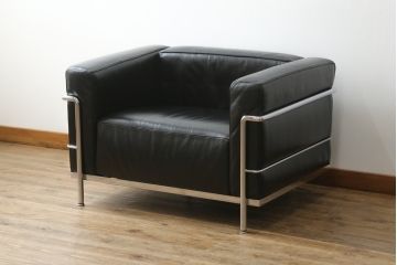 中古　美品　Cassina(カッシーナ)　ル・コルビュジエ(Le Corbusier)  LC3 　DURABLE(デュラーブル)　スタイリッシュな空間を演出する1人掛けソファ(1Pソファ、一人掛け)(定価推定約125万円)(R-058870)