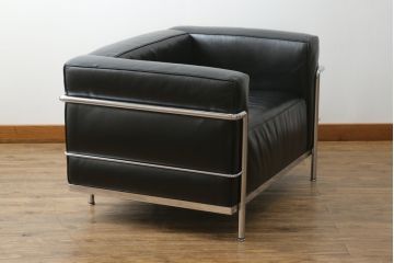 中古　美品　Cassina(カッシーナ)　ル・コルビュジエ(Le Corbusier)  LC3 　DURABLE(デュラーブル)　スタイリッシュな空間を演出する1人掛けソファ(1Pソファ、一人掛け)(定価推定約125万円)(R-058870)