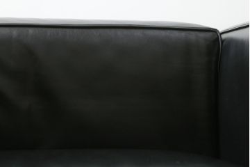 中古　美品　Cassina(カッシーナ)　ル・コルビュジエ(Le Corbusier)  LC3 　DURABLE(デュラーブル)　スタイリッシュな空間を演出する1人掛けソファ(1Pソファ、一人掛け)(定価推定約125万円)(R-058870)