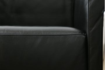中古　美品　Cassina(カッシーナ)　ル・コルビュジエ(Le Corbusier)  LC3 　DURABLE(デュラーブル)　スタイリッシュな空間を演出する1人掛けソファ(1Pソファ、一人掛け)(定価推定約125万円)(R-058870)