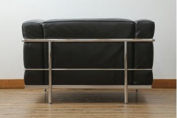 中古　美品　Cassina(カッシーナ)　ル・コルビュジエ(Le Corbusier)  LC3 　DURABLE(デュラーブル)　スタイリッシュな空間を演出する1人掛けソファ(1Pソファ、一人掛け)(定価推定約125万円)(R-058870)
