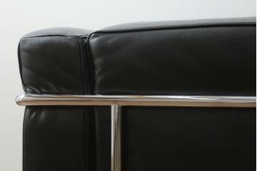 中古　美品　Cassina(カッシーナ)　ル・コルビュジエ(Le Corbusier)  LC3 　DURABLE(デュラーブル)　スタイリッシュな空間を演出する1人掛けソファ(1Pソファ、一人掛け)(定価推定約125万円)(R-058870)