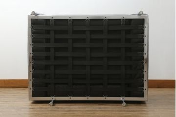 中古　美品　Cassina(カッシーナ)　ル・コルビュジエ(Le Corbusier)  LC3 　DURABLE(デュラーブル)　スタイリッシュな空間を演出する1人掛けソファ(1Pソファ、一人掛け)(定価推定約125万円)(R-058870)