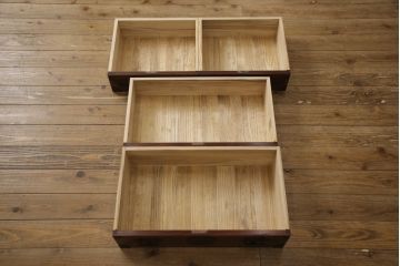 中古　美品　伝統民芸家具　岩谷堂箪笥　本漆　ボリュームのある金具が目を引く小箪笥(車箪笥、和箪笥、収納タンス、サイドチェスト)(R-058880)