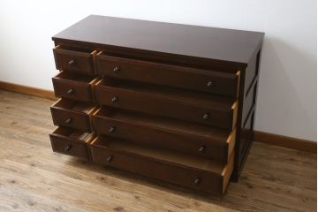 中古　美品　松本民芸家具　特注サイズ　大小の引き出しが8杯も付いて収納力抜群のサイドチェスト(サイドボード、衣装箪笥、整理タンス)(R-058897)