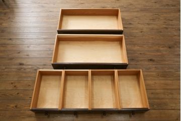 中古　美品　松本民芸家具　特注サイズ　大小の引き出しが8杯も付いて収納力抜群のサイドチェスト(サイドボード、衣装箪笥、整理タンス)(R-058897)