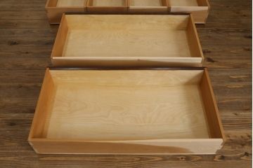 中古　美品　松本民芸家具　特注サイズ　大小の引き出しが8杯も付いて収納力抜群のサイドチェスト(サイドボード、衣装箪笥、整理タンス)(R-058897)