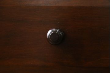 中古　美品　松本民芸家具　特注サイズ　大小の引き出しが8杯も付いて収納力抜群のサイドチェスト(サイドボード、衣装箪笥、整理タンス)(R-058897)