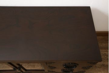 中古　美品　岩谷堂箪笥　どっしりとした重厚感ある佇まいが魅力的なテレビ台(ローボード、収納棚、戸棚、引き出し)(R-058899)