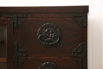 中古　美品　岩谷堂箪笥　どっしりとした重厚感ある佇まいが魅力的なテレビ台(ローボード、収納棚、戸棚、引き出し)(R-058899)