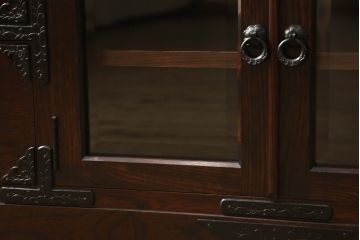 中古　美品　岩谷堂箪笥　どっしりとした重厚感ある佇まいが魅力的なテレビ台(ローボード、収納棚、戸棚、引き出し)(R-058899)