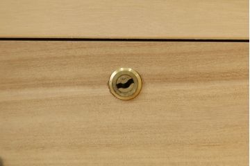 中古　美品　国産民芸家具　欅(ケヤキ)材　青木産業　趣のある和の空間を演出する衣装箪笥(引き出し、和タンス、収納箪笥)(R-058900)