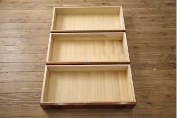 中古　美品　国産民芸家具　欅(ケヤキ)材　青木産業　趣のある和の空間を演出する衣装箪笥(引き出し、和タンス、収納箪笥)(R-058900)