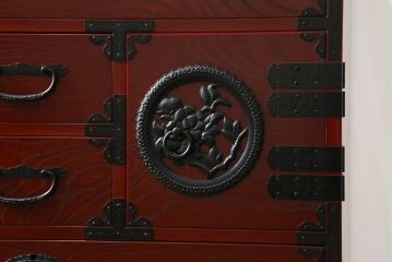中古　美品　国産民芸家具　欅(ケヤキ)材　青木産業　趣のある和の空間を演出する衣装箪笥(引き出し、和タンス、収納箪笥)(R-058900)