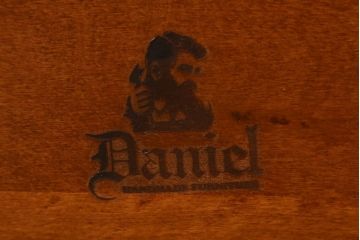 中古　美品　横浜ダニエル(daniel)　A-314　木の温もりを感じるベンチテーブル(定価約60万円)(ダイニングテーブル、机、4〜6人用)(R-058902)