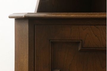 中古　美品　神戸洋家具　永田良介商店　曲線と直線のコントラストが美しいコーナーキャビネット(定価約42万円)(収納棚、飾り棚)(R-058905)
