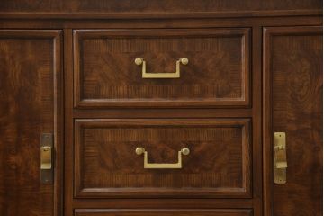中古　美品　DREXEL HERITAGE(ドレクセルヘリテイジ)　拡張式の天板が付いたサーバー(サイドボード、カウンター、収納棚、キャビネット)(R-058906)