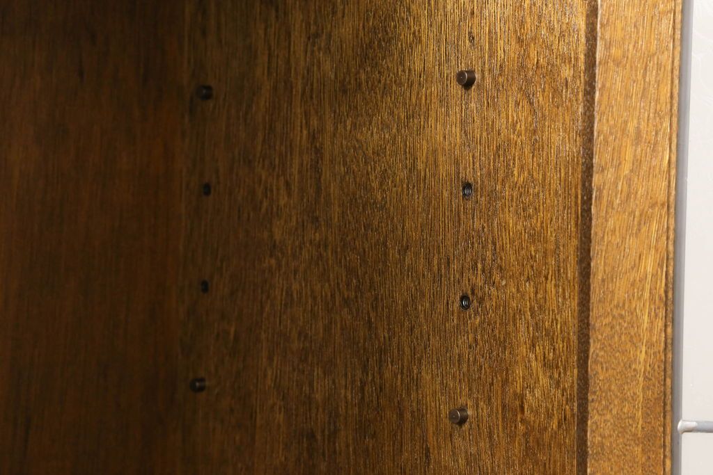 中古　美品　三越伊勢丹　プロパティデザイン　カントリーハウス　Brugge(ブルージュ)　品のある佇まいが美しいステンドグラスキャビネット(食器棚、戸棚、収納棚)(R-058907)