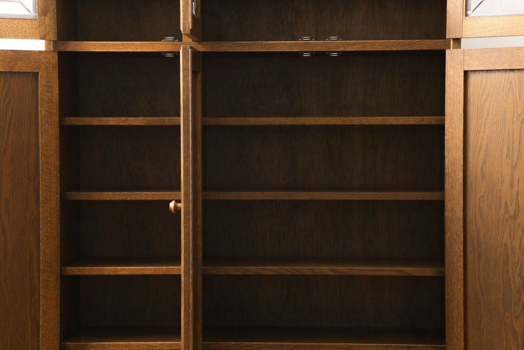 中古　美品　三越伊勢丹　プロパティデザイン　カントリーハウス　Brugge(ブルージュ)　品のある佇まいが美しいステンドグラスキャビネット(食器棚、戸棚、収納棚)(R-058907)