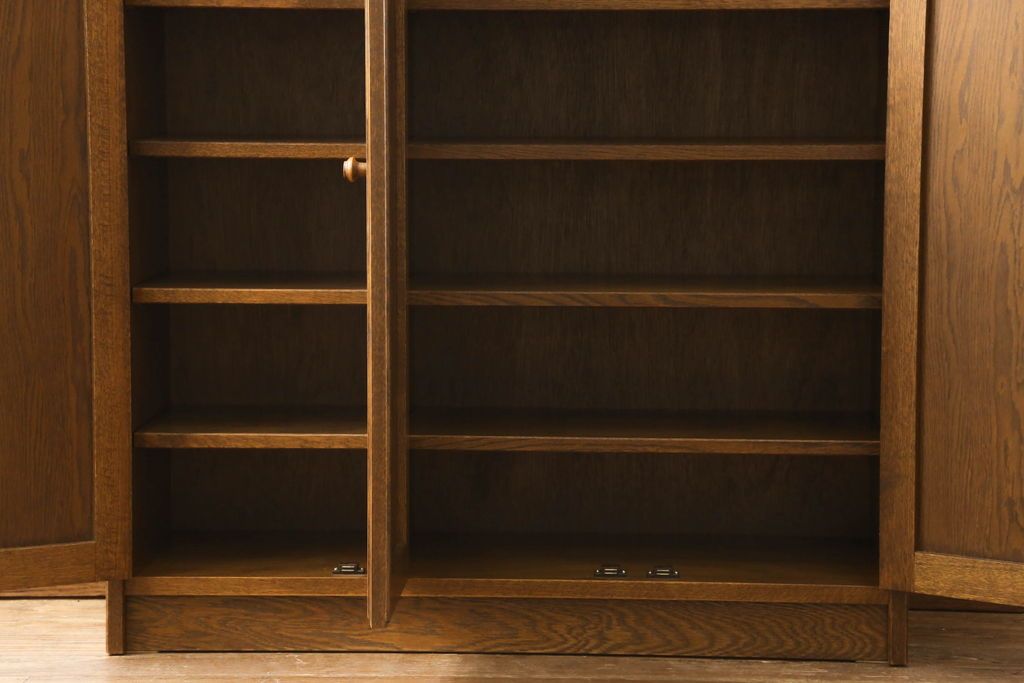 中古　美品　三越伊勢丹　プロパティデザイン　カントリーハウス　Brugge(ブルージュ)　品のある佇まいが美しいステンドグラスキャビネット(食器棚、戸棚、収納棚)(R-058907)