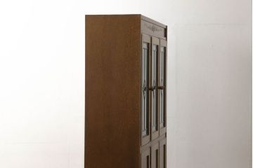 中古　美品　三越伊勢丹　プロパティデザイン　カントリーハウス　Brugge(ブルージュ)　品のある佇まいが美しいステンドグラスキャビネット(食器棚、戸棚、収納棚)(R-058907)