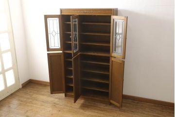 中古　美品　三越伊勢丹　プロパティデザイン　カントリーハウス　Brugge(ブルージュ)　品のある佇まいが美しいステンドグラスキャビネット(食器棚、戸棚、収納棚)(R-058907)