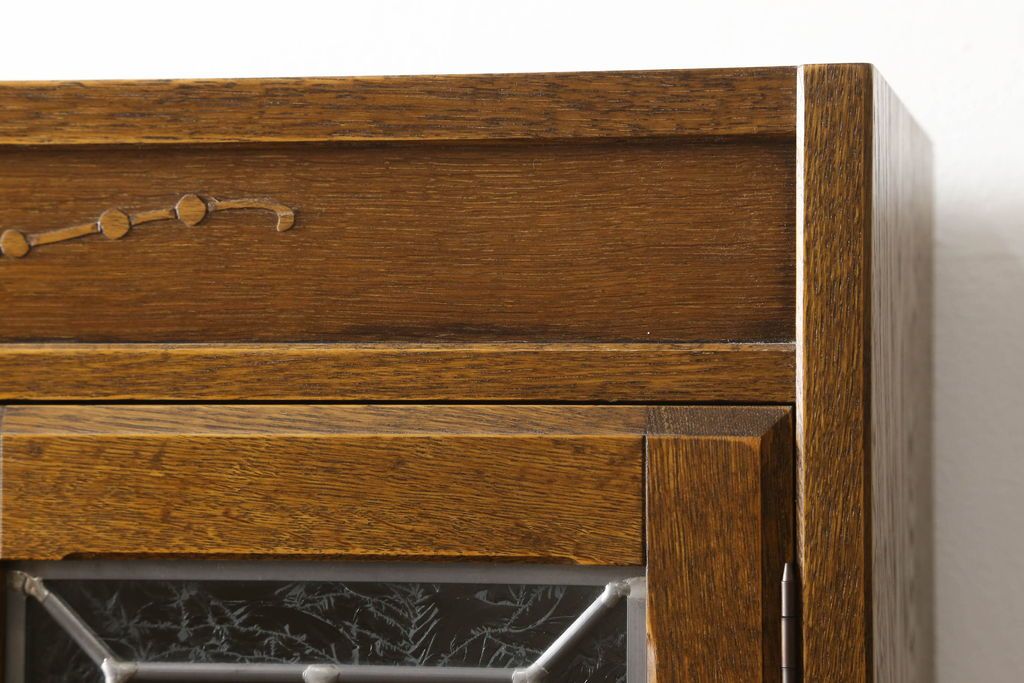 中古　美品　三越伊勢丹　プロパティデザイン　カントリーハウス　Brugge(ブルージュ)　品のある佇まいが美しいステンドグラスキャビネット(食器棚、戸棚、収納棚)(R-058907)