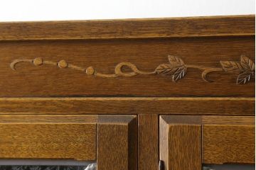 中古　美品　三越伊勢丹　プロパティデザイン　カントリーハウス　Brugge(ブルージュ)　品のある佇まいが美しいステンドグラスキャビネット(食器棚、戸棚、収納棚)(R-058907)