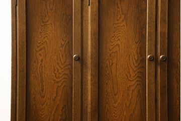 中古　美品　三越伊勢丹　プロパティデザイン　カントリーハウス　Brugge(ブルージュ)　品のある佇まいが美しいステンドグラスキャビネット(食器棚、戸棚、収納棚)(R-058907)